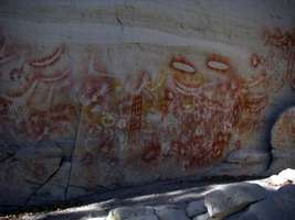 Carnarvon Gorge artwork Art Gallery rock shelter hands red nets ochre chevrons goanna