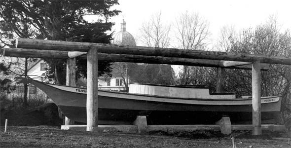 Tilikum canoe