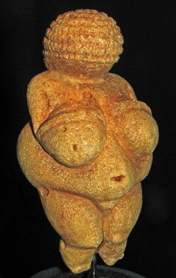- 9 cm Höhe 24.000-22000 v ---- Chr Venus von Willendorf 