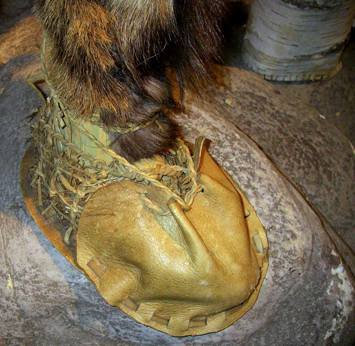 otzi the iceman artifacts